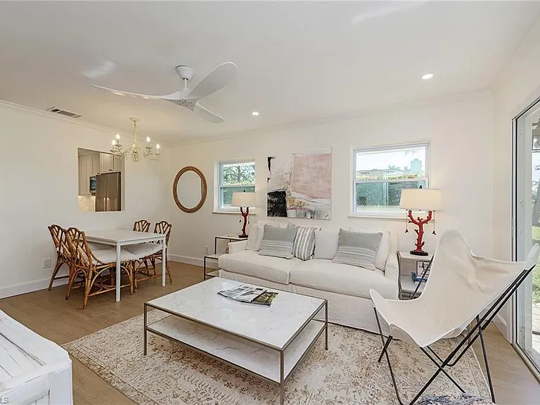 301 Ridge Dr — Photo 2