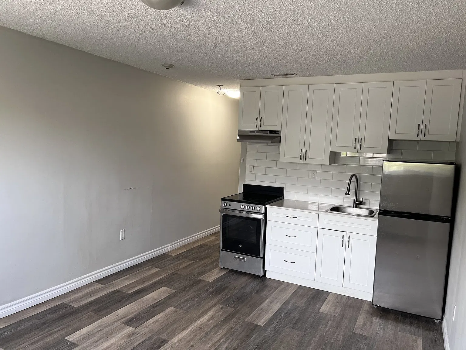 241 Lloyd St — Photo 2