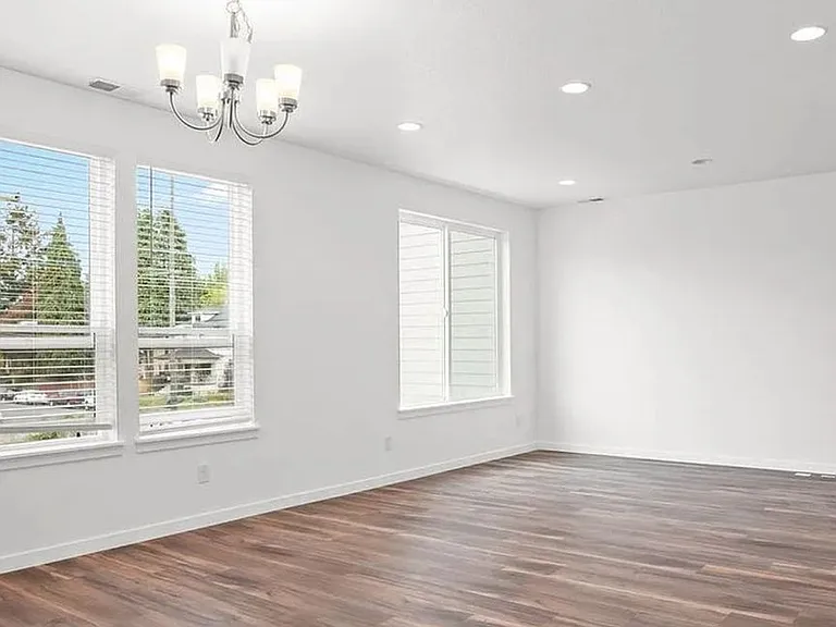 4384 N Gantenbein Ave — Photo 30
