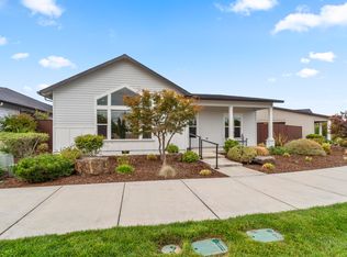 451 S Haskell St, Central Point, OR 97502