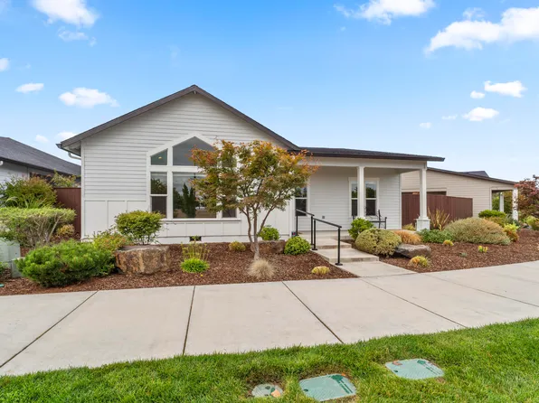 451 S Haskell St, Central Point, OR 97502