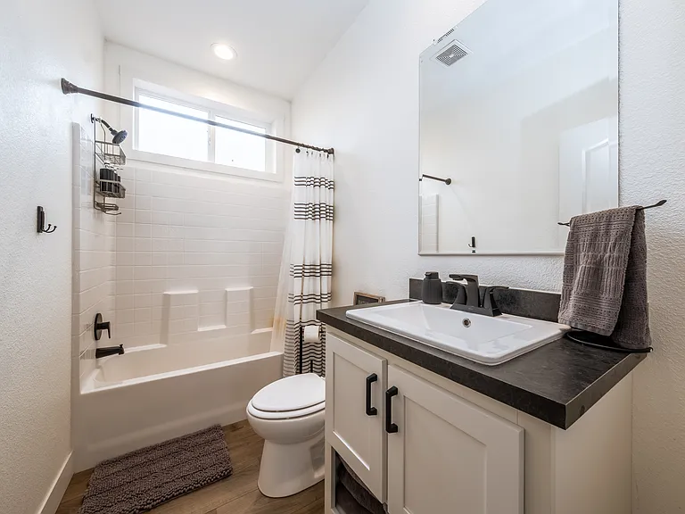 523 W Vance Dr — Photo 26