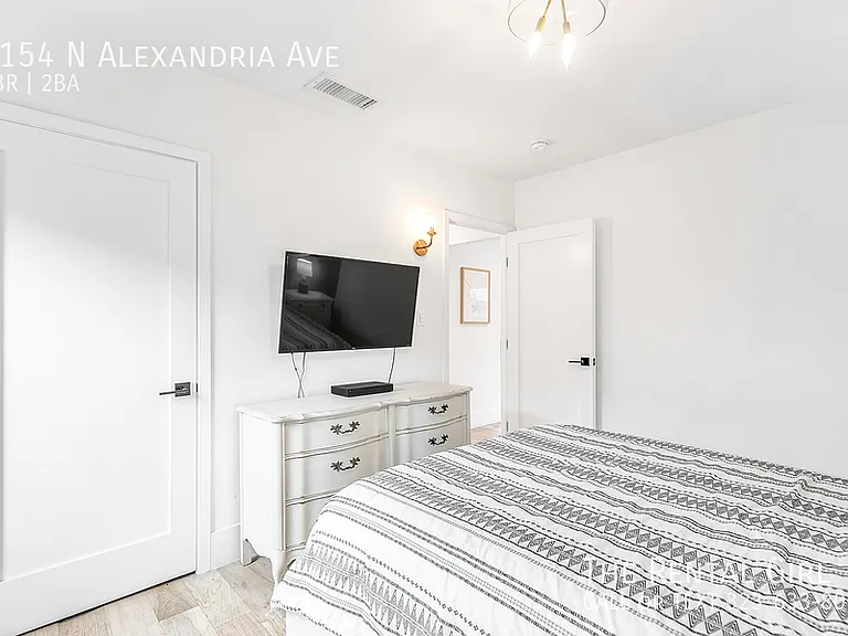 1154 N Alexandria Ave — Photo 30