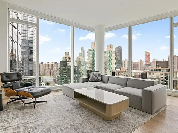 30 Riverside Boulevard image 1 of 26