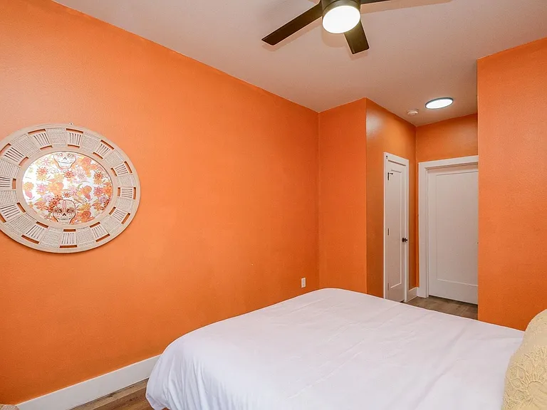 1504 Evelyn St — Photo 12