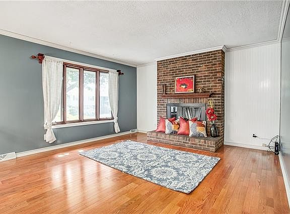 3rd image of 2312 Cougar St
