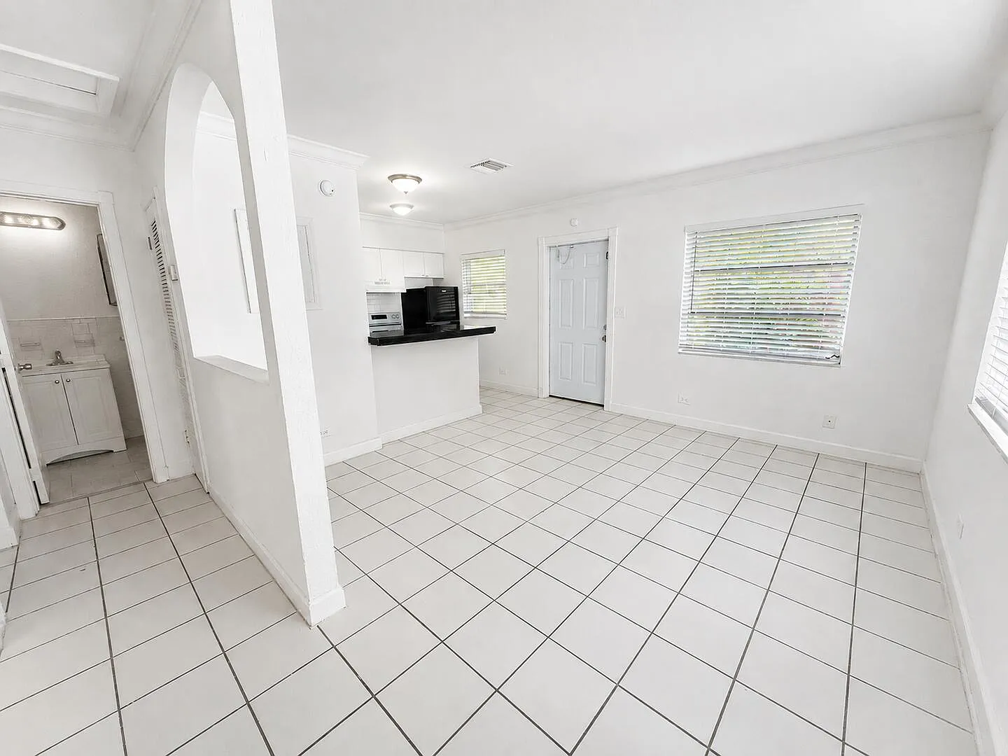 2 bed, 1.0 bath, 600 sqft, $1,695 — Photo 2