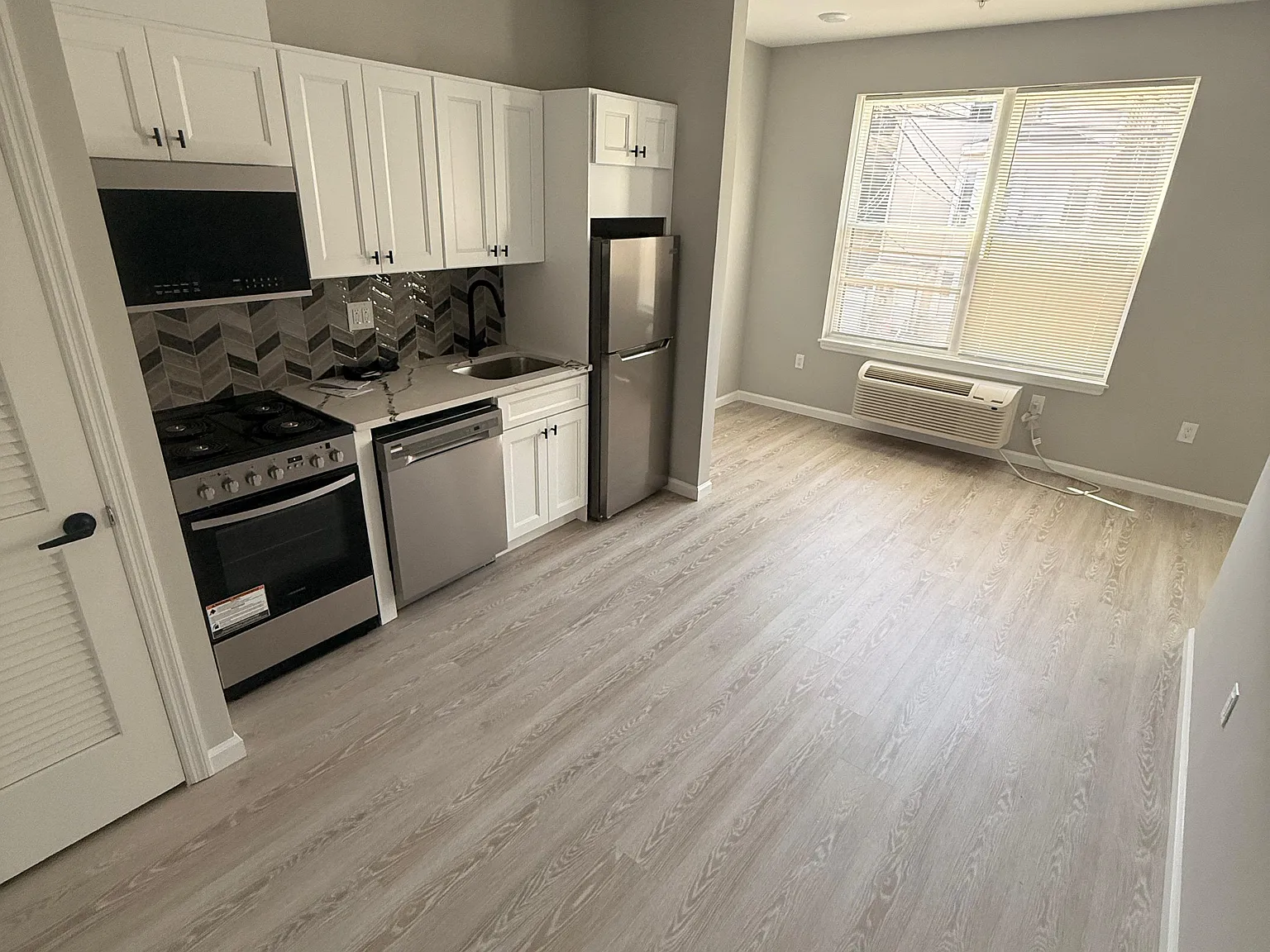Studio, $1,636 — Photo 3