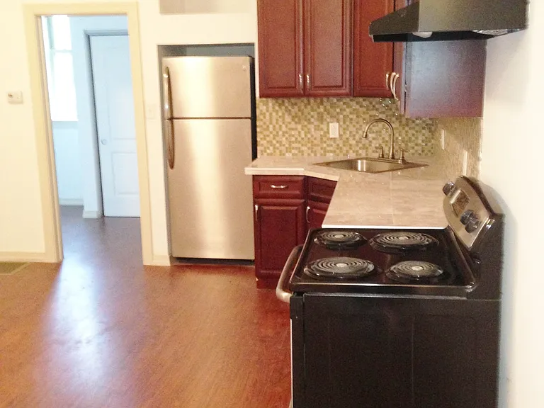 4708 Chestnut St — Photo 2