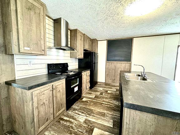 5th image of 261 Evangeline Dr