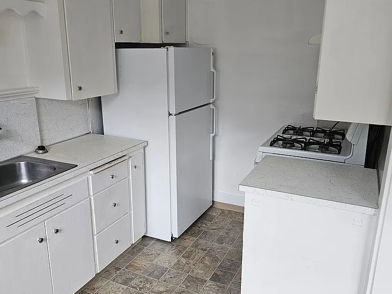 435 -Keystone Apartments — Photo 15