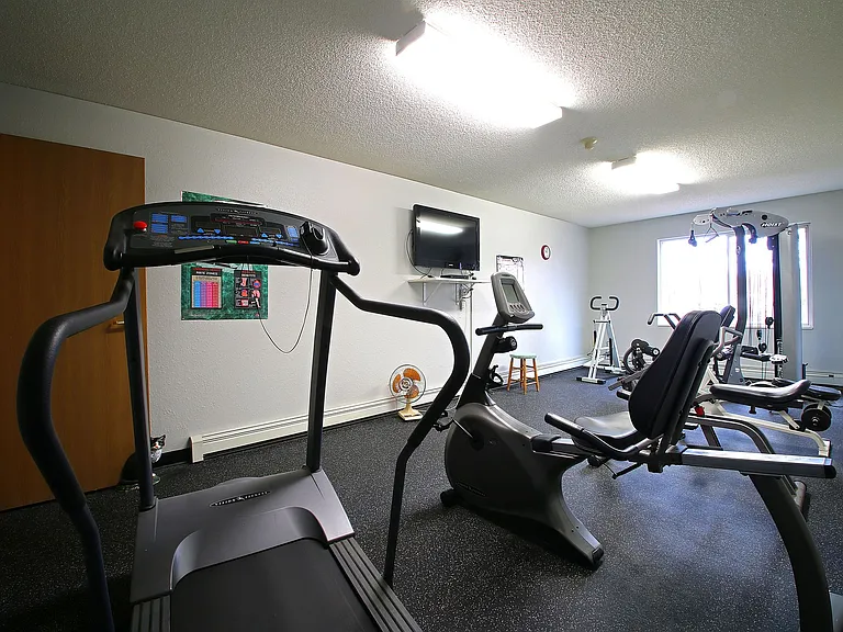 Hanley Place Senior Apartments — Photo 4