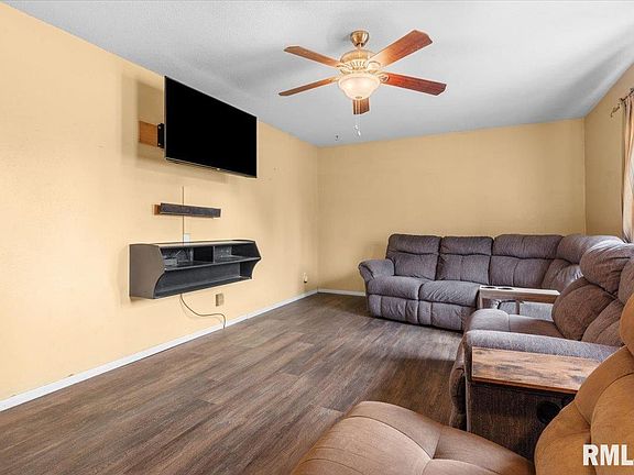 4th image of 10 Lancelot Dr