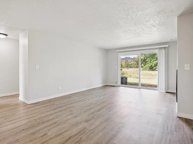 Village At Creekside Townhomes — Photo 20