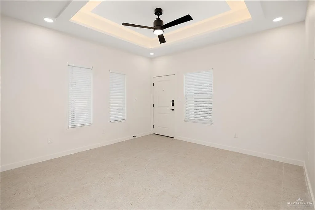 3 bed, 2.0 bath, 1129 sqft, $1,375 — Photo 4