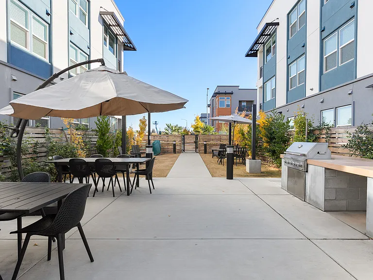 Block Fifty-3 Apartments — Photo 6