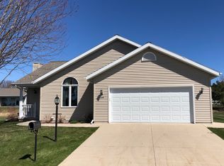 1506 Blue Heron Dr, Two Rivers, WI 54241
