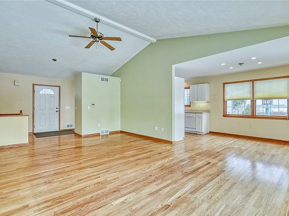 5th image of 38 Munger St