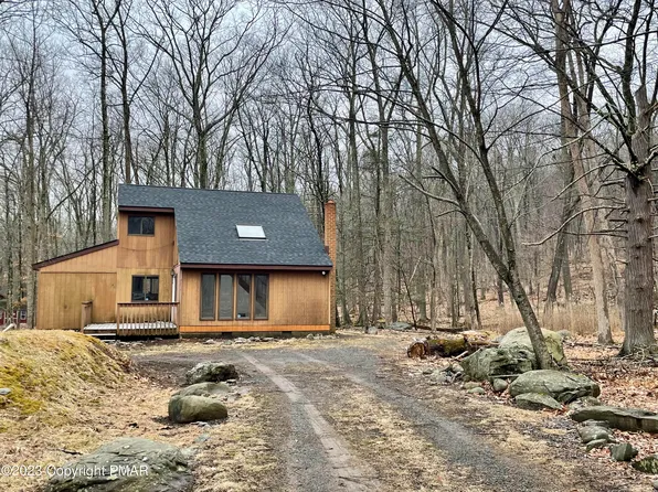 3187 Arctic Dr, East Stroudsburg, PA 18302