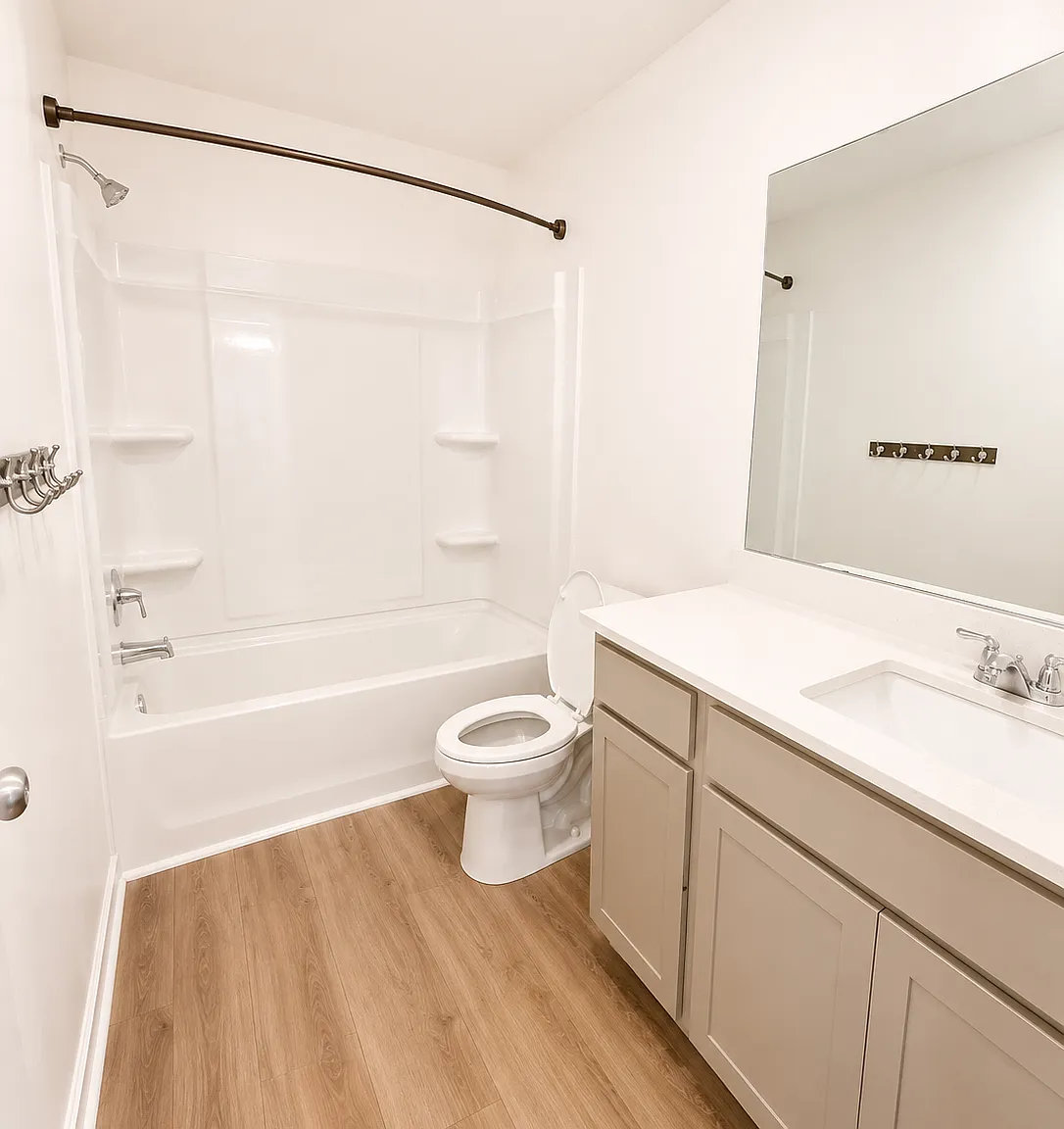 5 bed, 2670 sqft, $2,200 — Photo 4