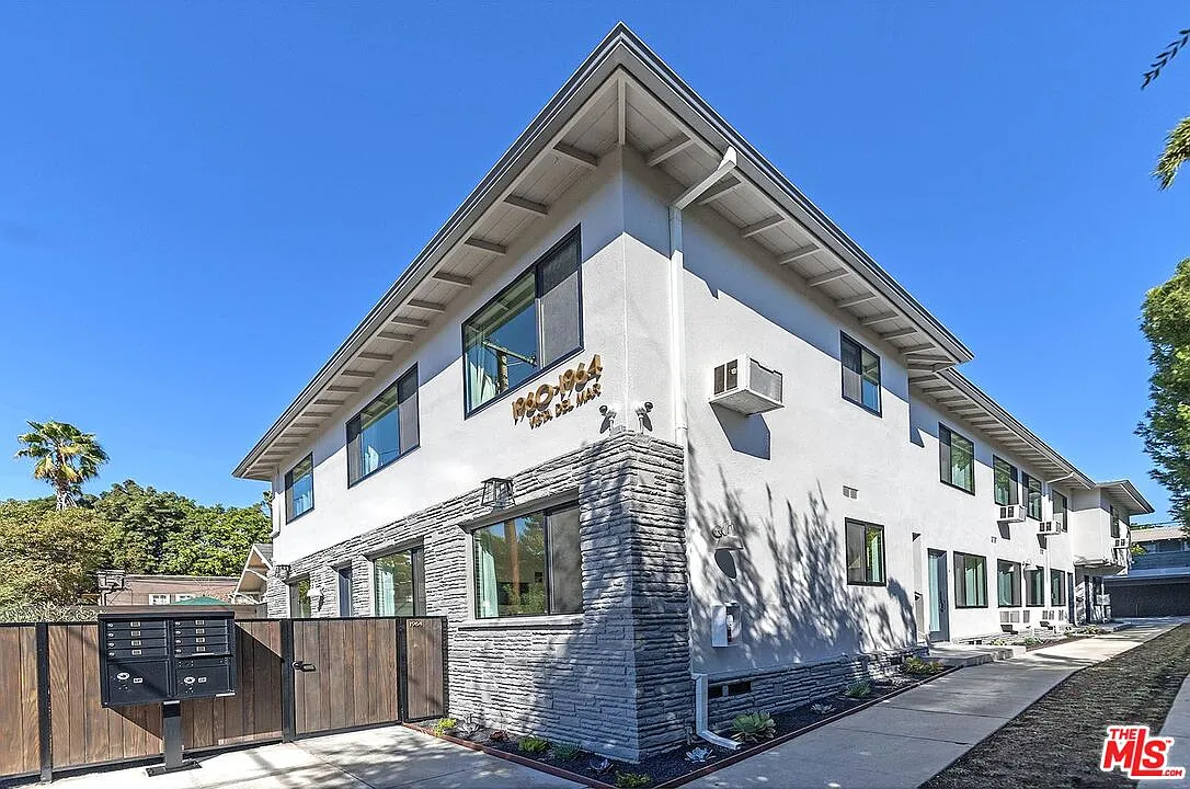 1 bed, 1.0 bath, $3,500 — Photo 4