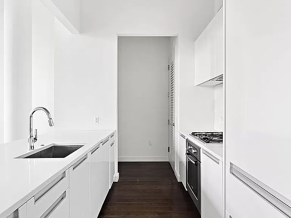 4th image of 250 West St APT 1a