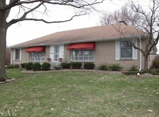 208 Mays Dr, Bloomington, IL