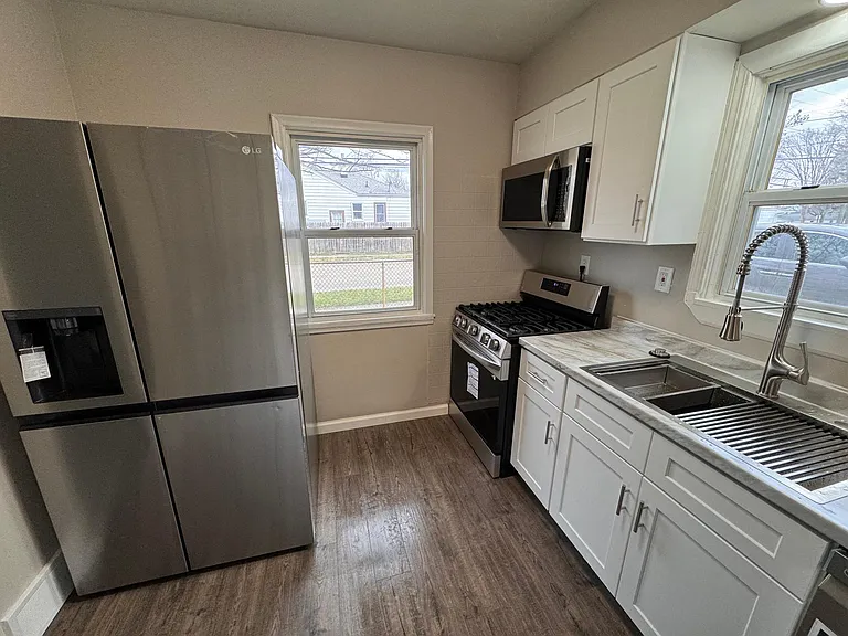 1334 E Maxlow Ave — Photo 8
