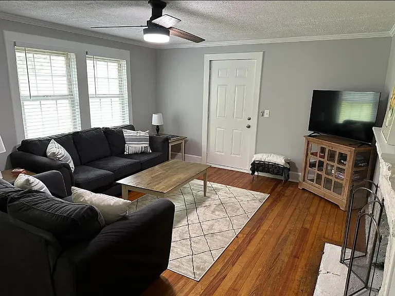 483 Seavy St — Photo 9