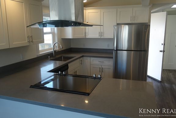 3rd image of 412 Tamarack Ln
