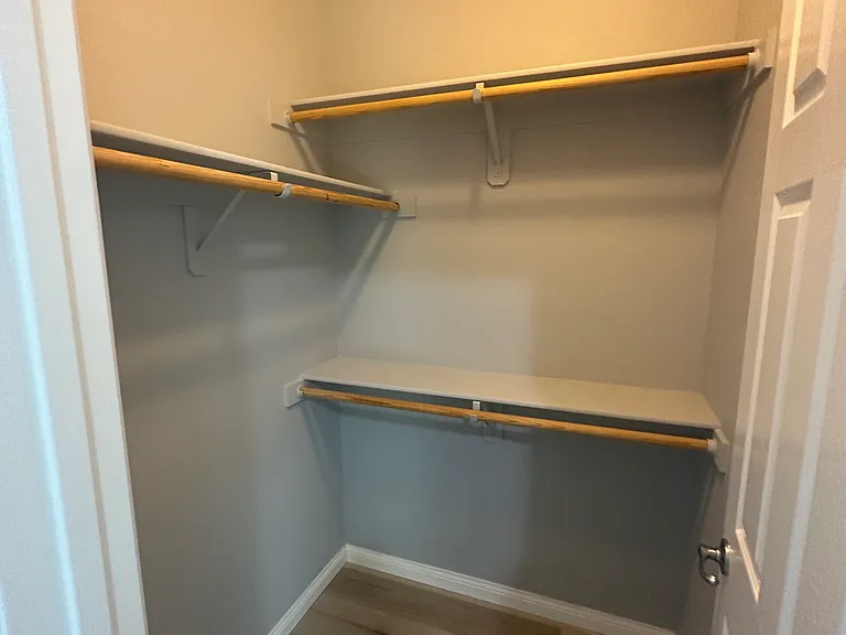 576 Glassford Ct — Photo 13