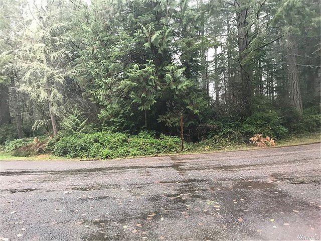 View from the front of the lots across Cole Pl