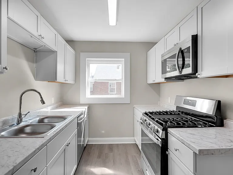 Berkshire Apartments — Photo 17
