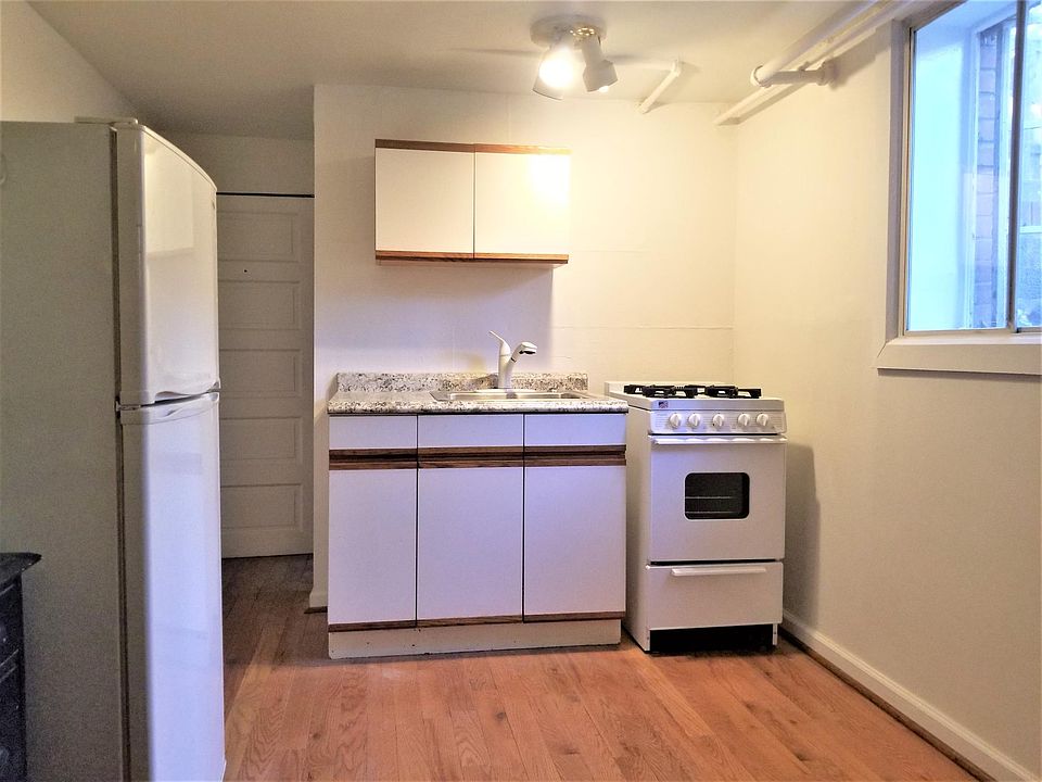 2nd image of 806 Maplewood Ave #1W