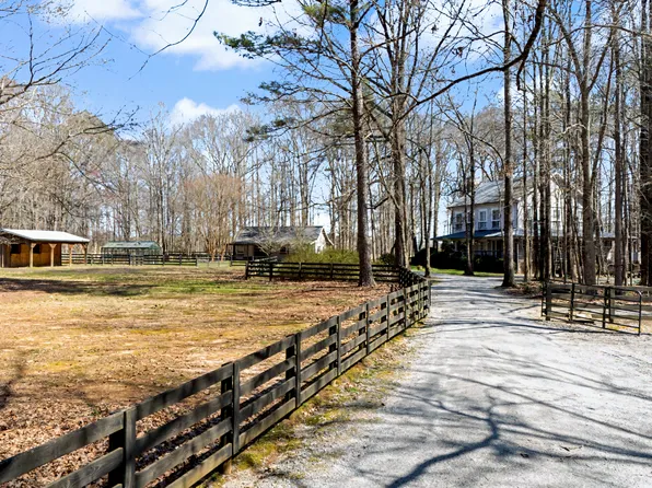 1174 Bear Creek Rd, Moreland, GA 30259