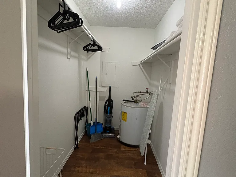 3845 Evergreen St — Photo 10