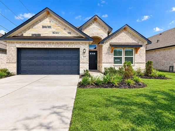 3210 Emerald Hills Dr, Angleton, TX 77515