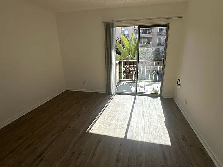 400 S. Kingsley Drive — Photo 69