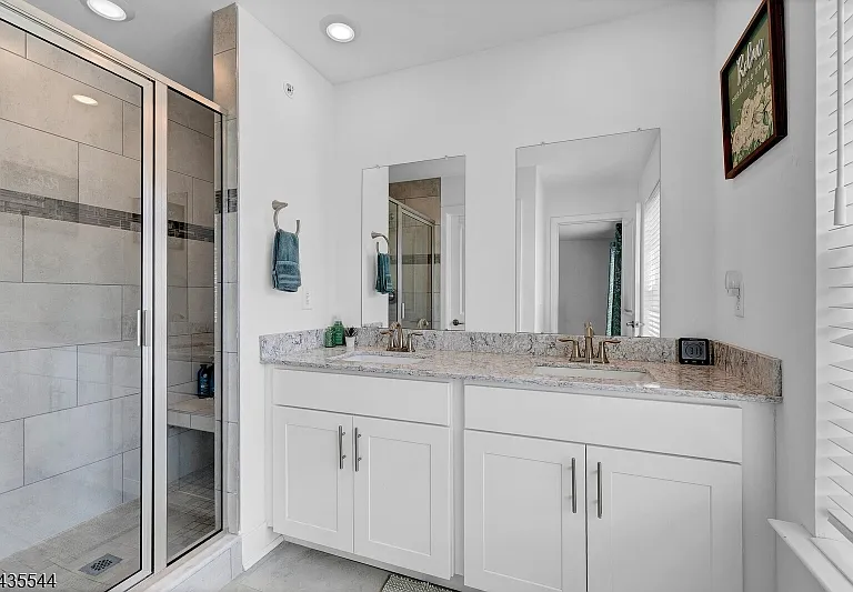 6 Martin Pl — Photo 37