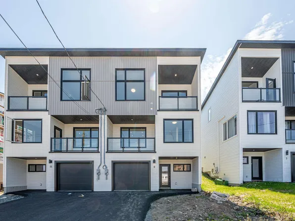 9 Swivel Ct, Herring Cove, NS B3R 0E3