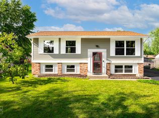 860 Tamms Ln, Bolingbrook, IL 60440