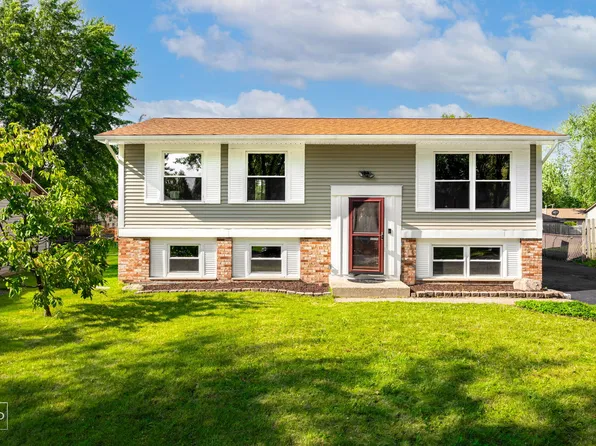 860 Tamms Ln, Bolingbrook, IL 60440