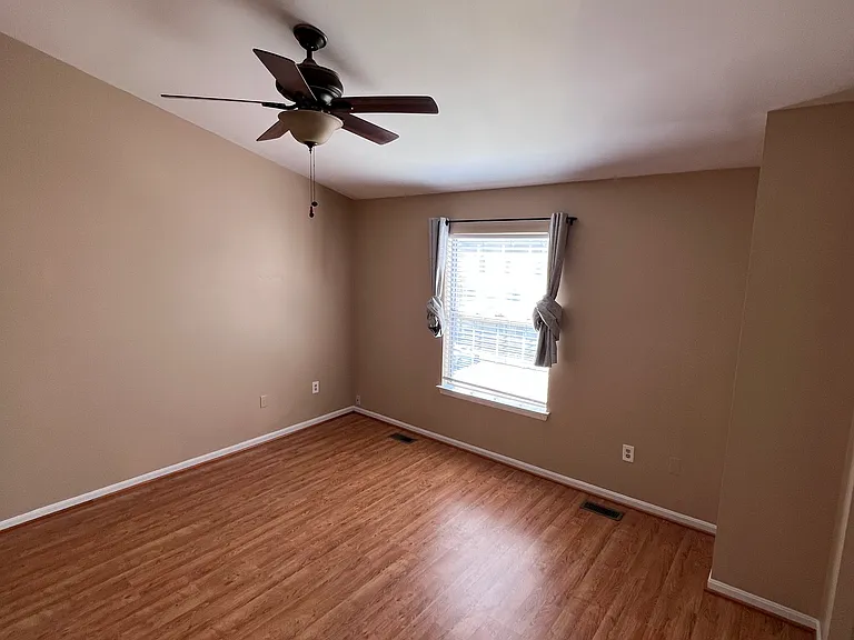 1412 Nestlewood Ct — Photo 11