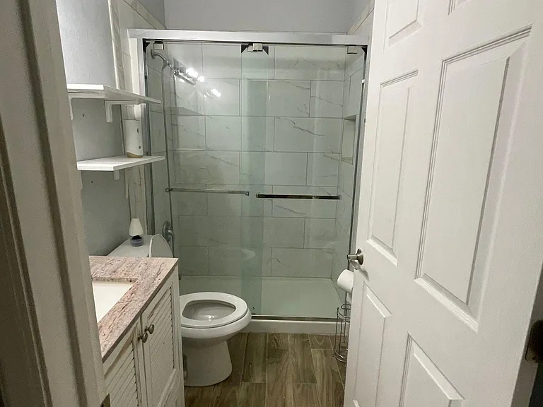 1642 Stanley Ave — Photo 5