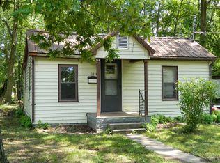 1018 George St, Fairfield, IL 62837