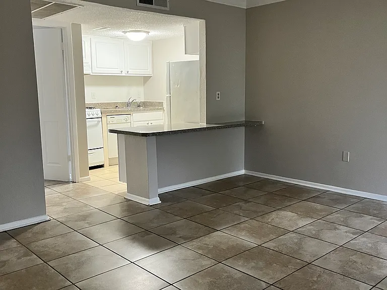 121 Oyster Bay Cir #360 — Photo 8