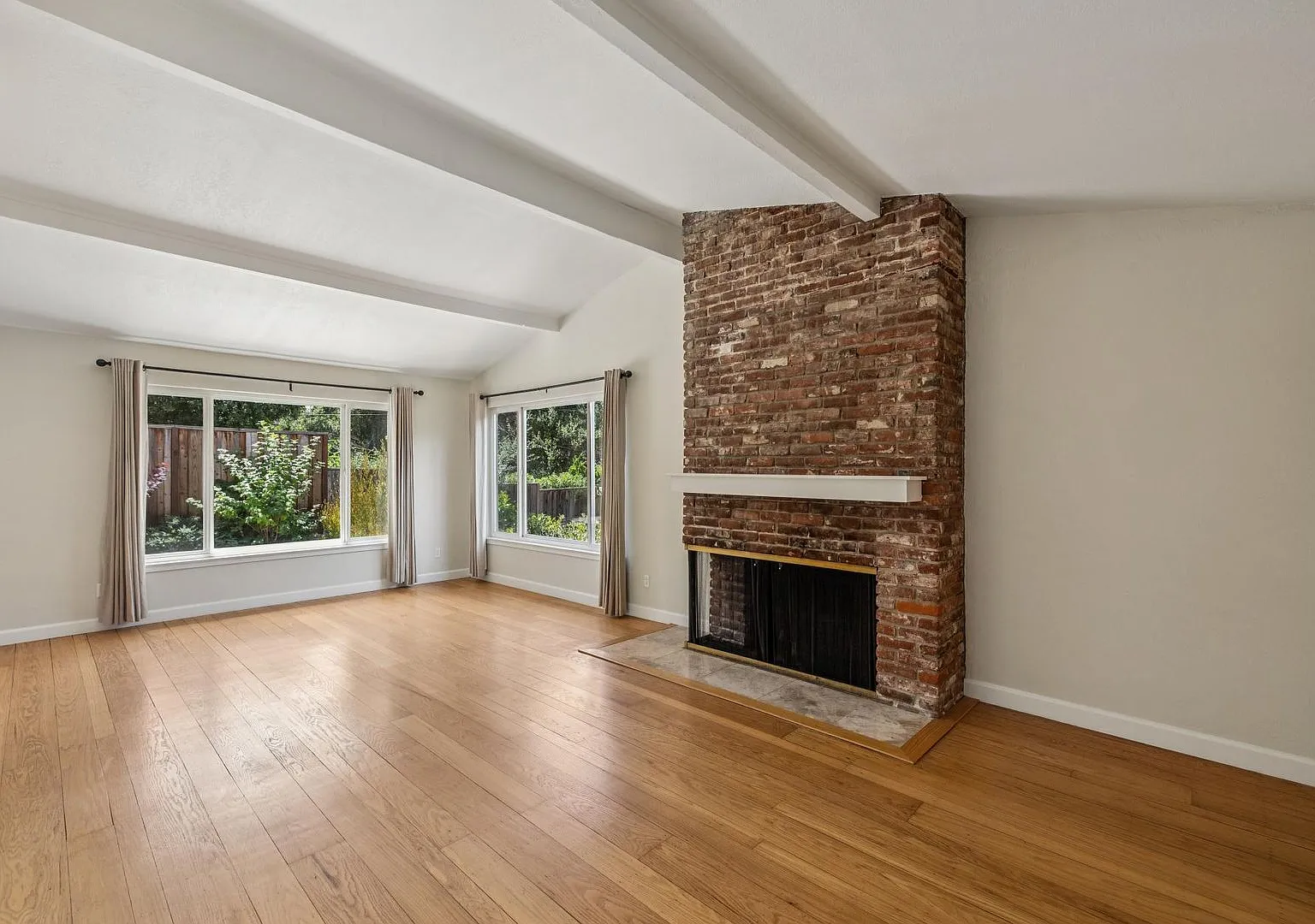 Classic Atherton Home in the Coveted Las Lomitas School District — Photo 4
