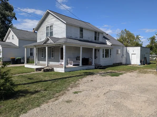 962 Mackinaw Ave, Cheboygan, MI 49721