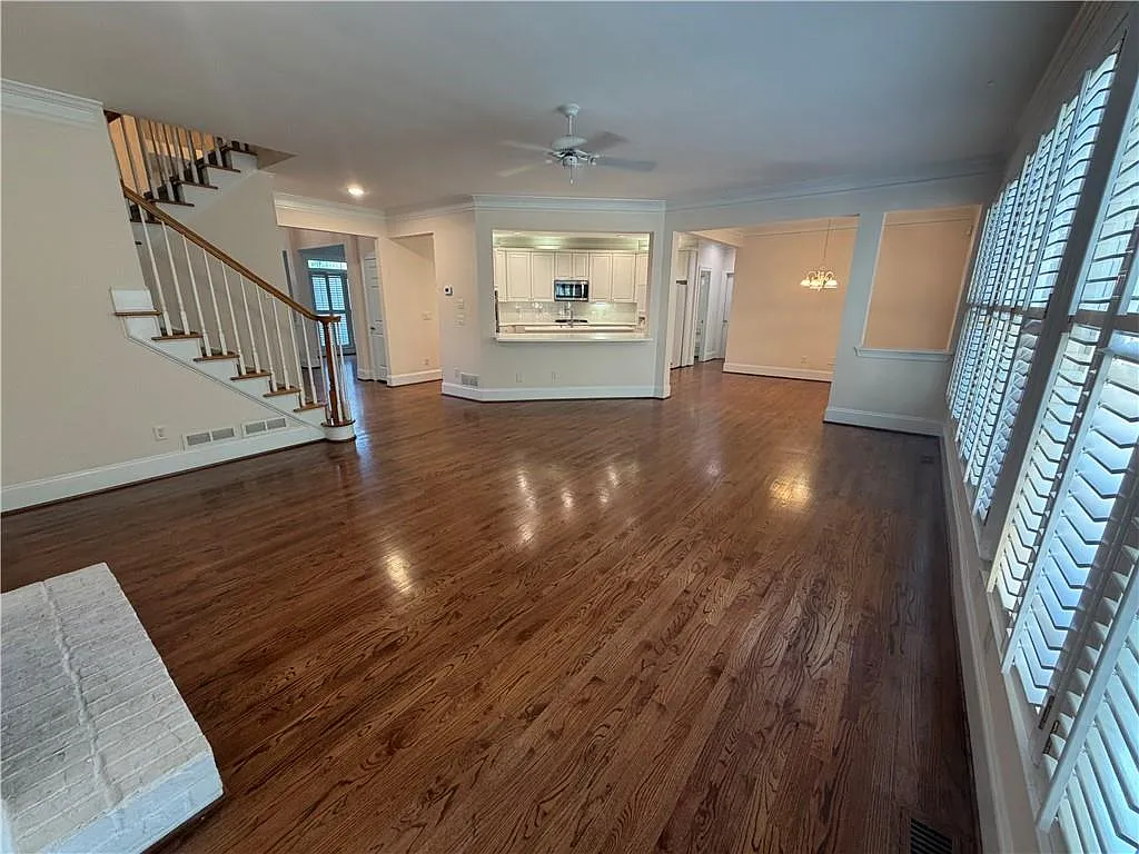 5 bed, 4.0 bath, 3600 sqft, $3,700 — Photo 3