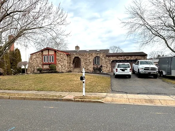 667 McCormick Dr, Toms River, NJ 08753